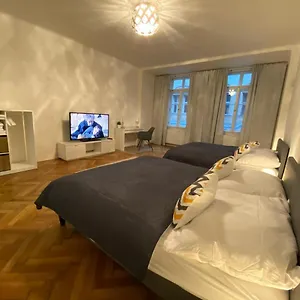Appartement Spacious On Wenceslas Square, Praag