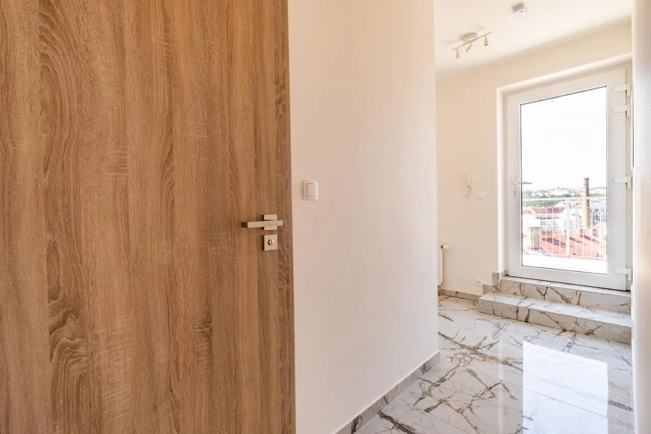 Penthouse # 81 With Panoramic City View In Elite Rezidence With Free Parking Praga 0*,