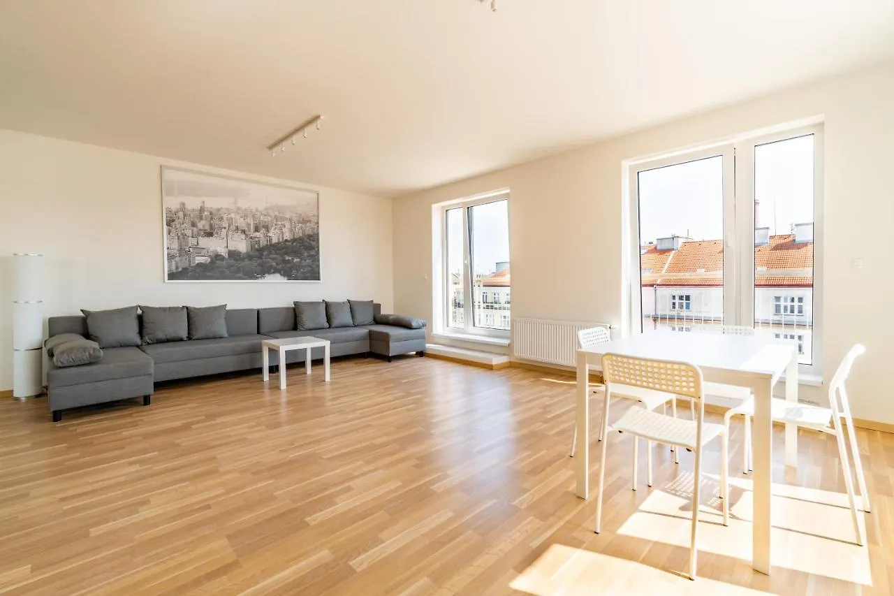 Penthouse # 81 With Panoramic City View In Elite Rezidence With Free Parking Praga