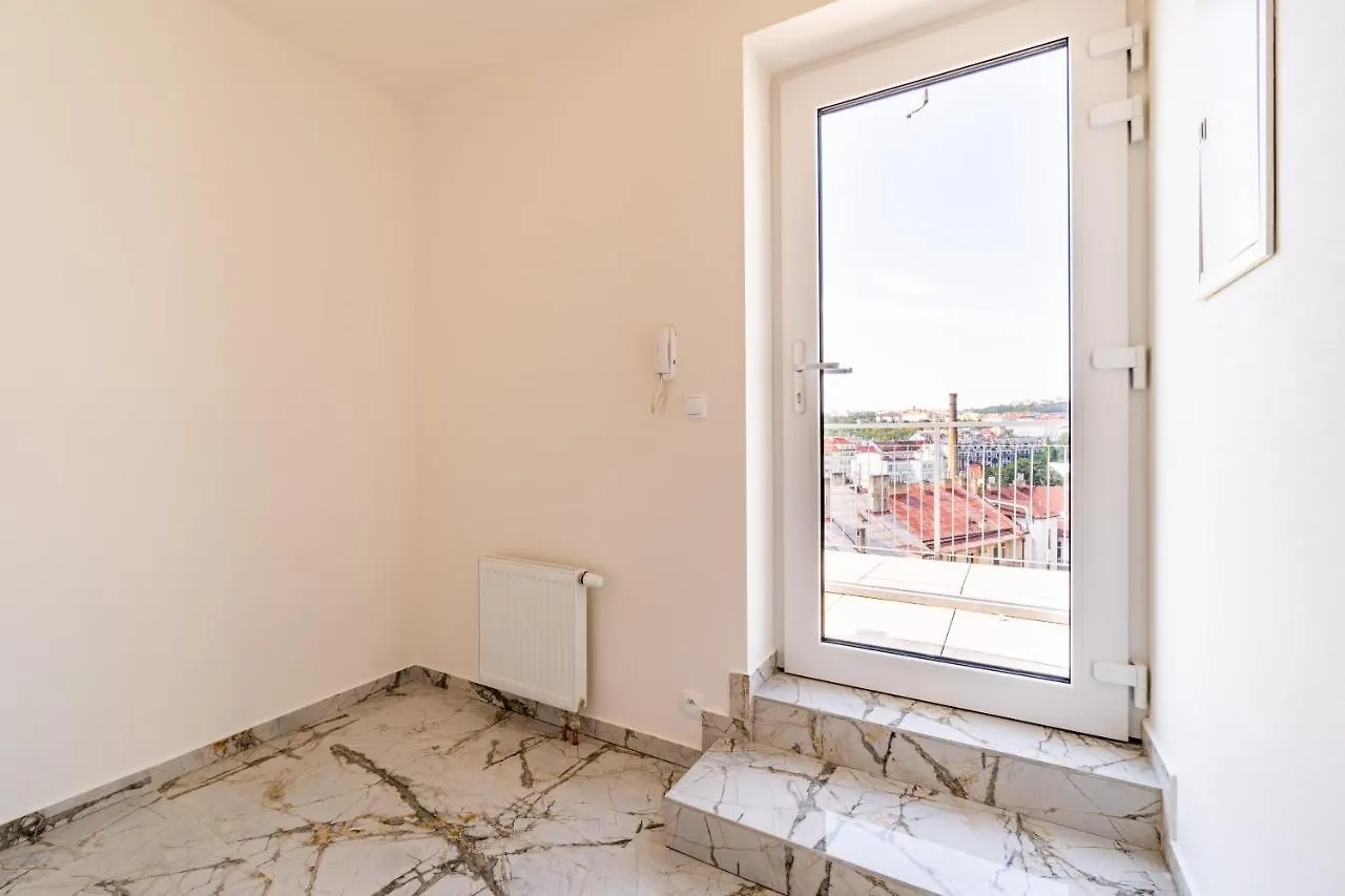 Penthouse # 81 With Panoramic City View In Elite Rezidence With Free Parking Praga