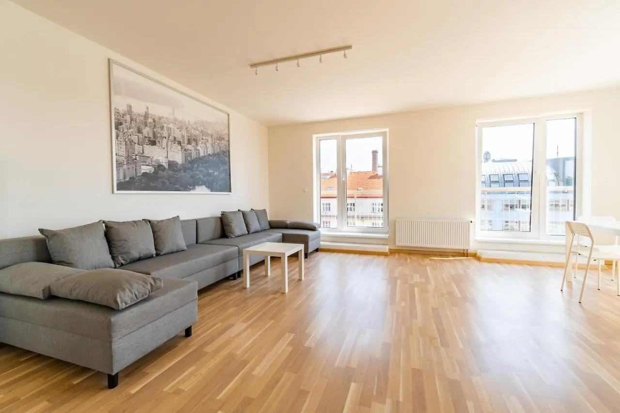 Penthouse # 81 With Panoramic City View In Elite Rezidence With Free Parking Praga